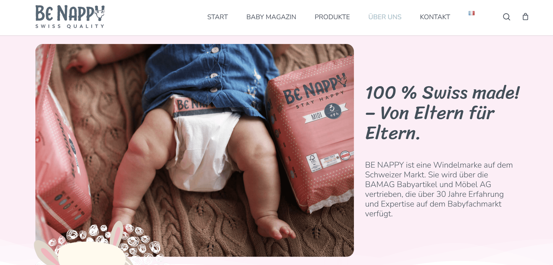 Startseite der Marke Be Nappy mit einem Baby in Windel neben einer Windelpackung und dem Slogan „100 % Swiss made! – Von Eltern für Eltern“.