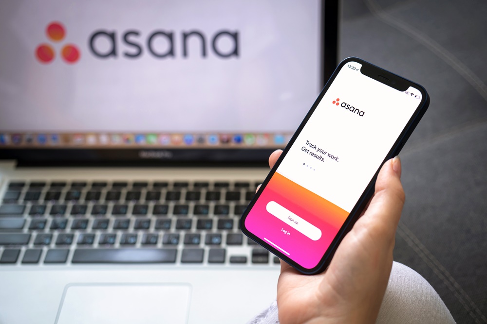 Asana App auf Laptop und Handy
